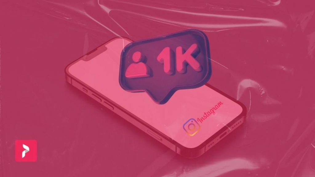 Path social logo și filtru roșu suprapus peste 1k Instagram follower grafic peste telefon cu Instagram pe ecran.