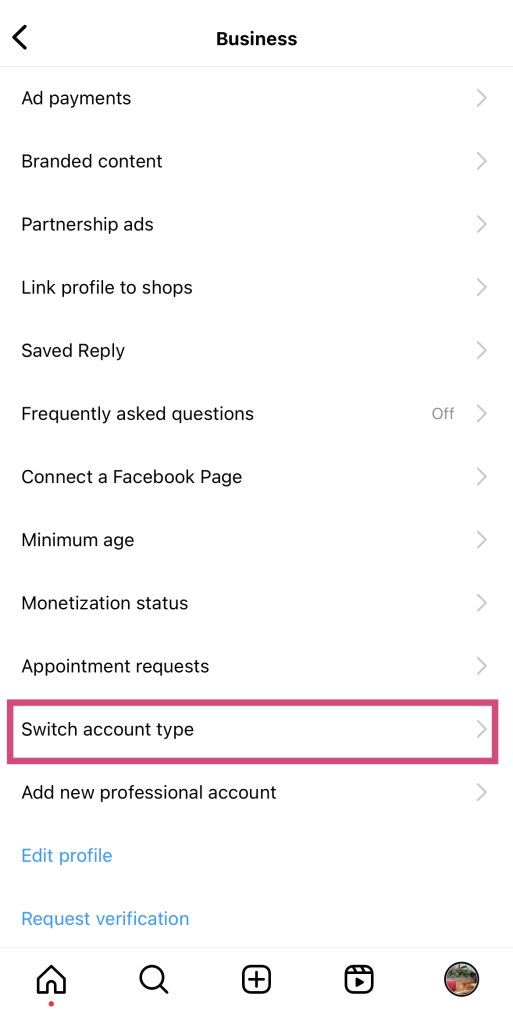 Path SocialLa schermata del menu dell'account business di Instagramcon un riquadro rosa che evidenzia "Cambia tipo di account".