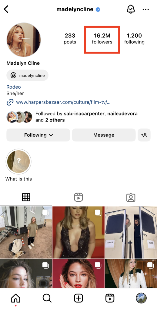 Path SocialA captura de ecrã do perfil Instagram da atriz Madelyn Cline, com uma caixa vermelha a realçar a sua contagem de seguidores.