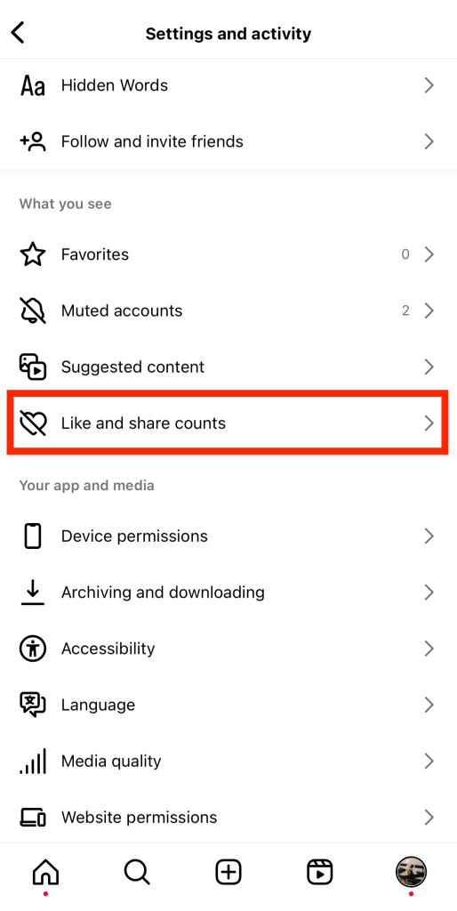 Path SocialLa capture d'écran du menu des paramètres de Instagramavec un encadré rouge mettant en évidence le "nombre de j'aime et de partages".