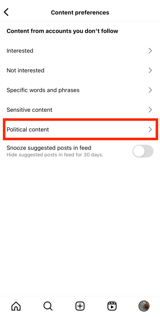 Path SocialCaptura de ecrã do menu de preferências de conteúdo do Instagramcom uma caixa vermelha a assinalar a opção "Conteúdo político".